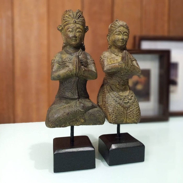 Patung Seni Pasangan Bali Batu Antik