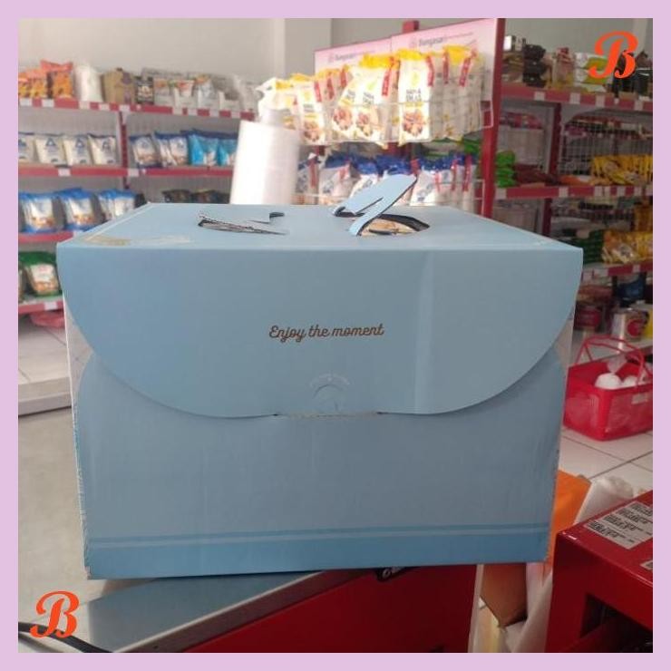 

| VRB | KOTAK KUE CAKE BOX 22X22X13 WARNA BIRU GINKGO HANDLE PEGANGAN
