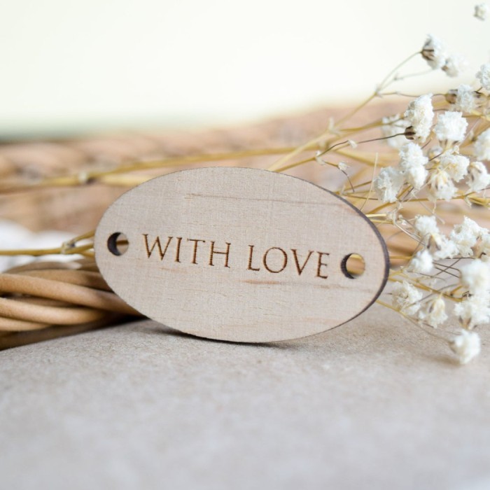 

Custom Hang Tag Kayu Oval Grafir Gift Label Tag Wooden Hiasan Hampers