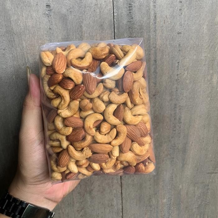 

KACANG MIX ALMOND OVEN DAN METE GORENG Snacks Food Mede Cemilan gratis ongkir