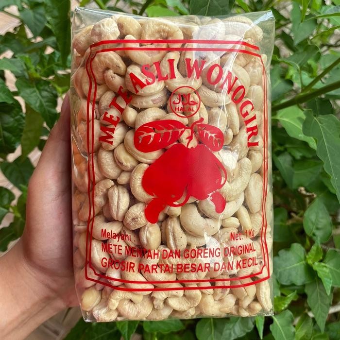 

Kacang Mete Mentah FRESH 1 kg Asli Wonogiri/Belum Kering/Food/Makanan/Camilan/Cashew Nut Snacks Mede