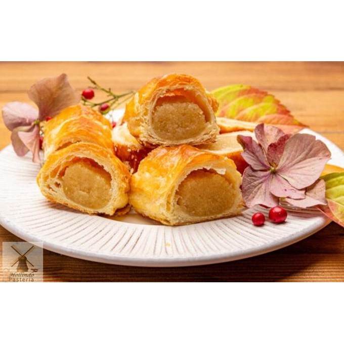 

Hollindo 'Banketstaaf" Dutch Almond filled pastry log (25 cm's) Berkualitas