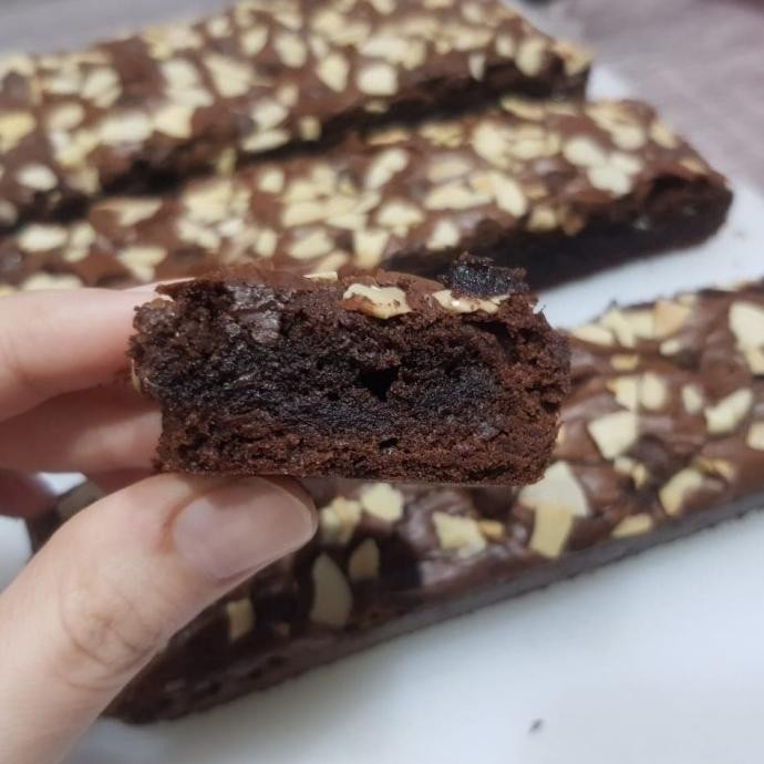 

brownies panggang almond 20x20 chocochip brownis coklat brownis keju Berkualitas