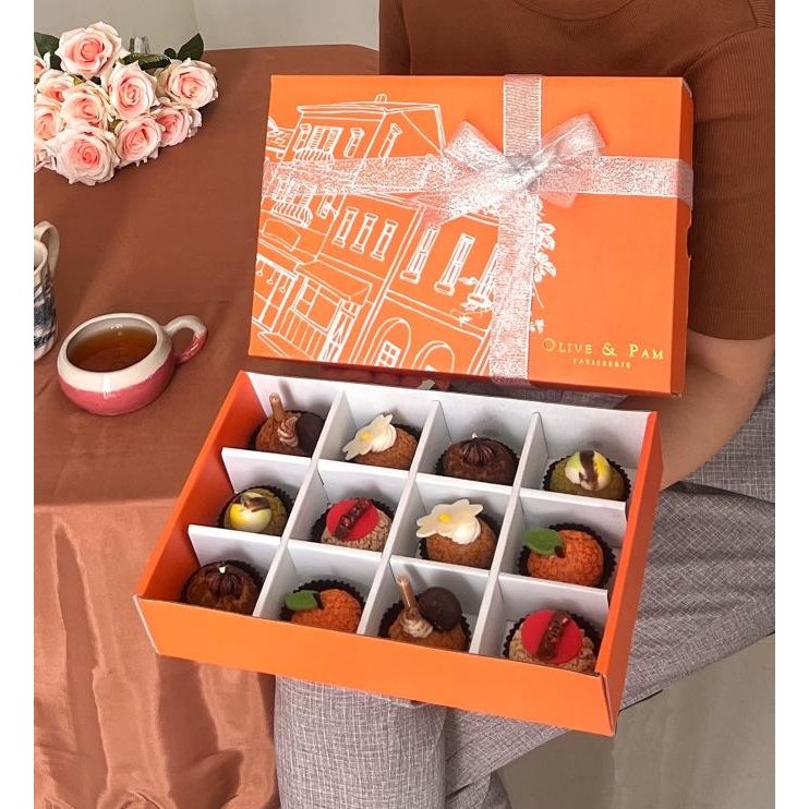 

Olive and Pam Choux 12 pcs (Kue Ulang Tahun/ Hamper/ Gift)