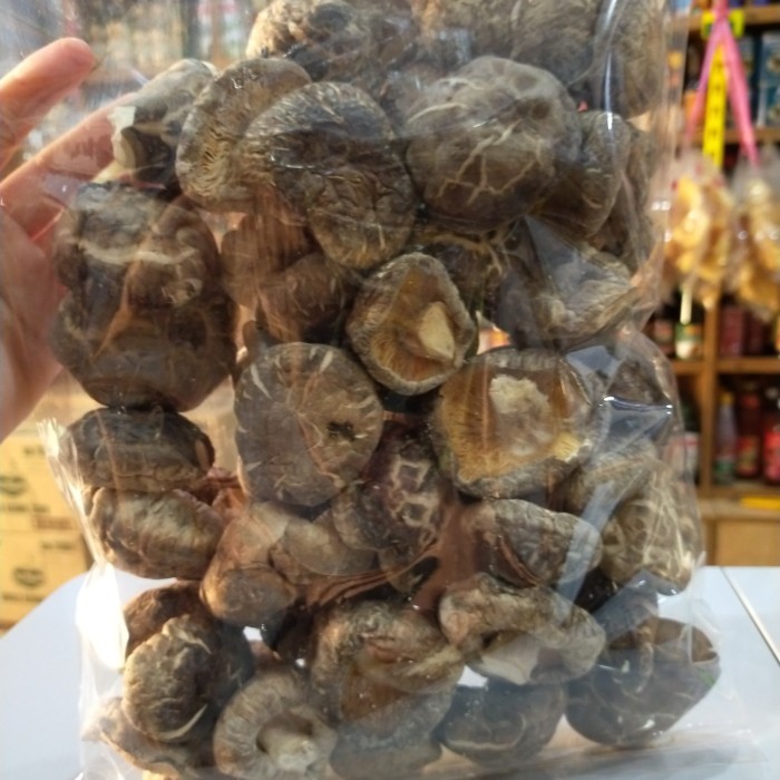 

Jamur Hioko Kering/ Dried Shitake Mushroom Uk. 4-6Cm 500Gr (Tebal)