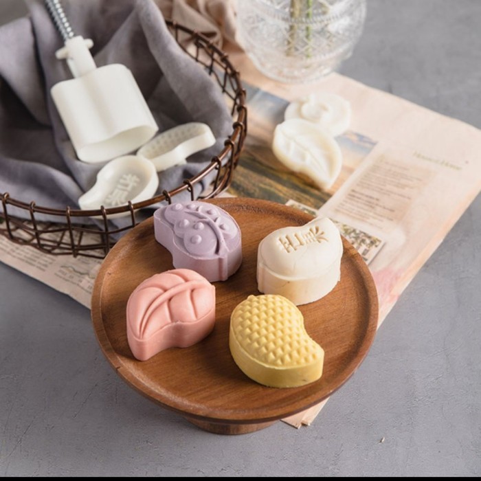 

READY STOCK CETAKAN MOONCAKE/NASTAR MOTIF DAUN IMPORT.(4 MOTIF 1 ALAT)
