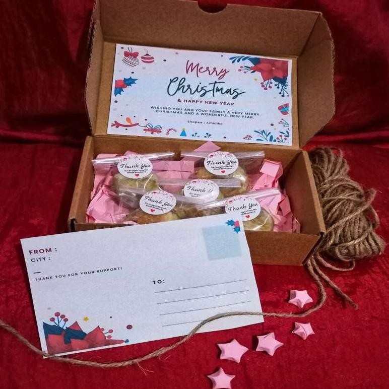 

Paket Hampers Nastar Taiwan Jumbo Cookies Coklat Lebaran Christmas New Year Imlek Anniversary Wisuda Birthday Pesta Gift Box Idul Fitri Adha no Brand