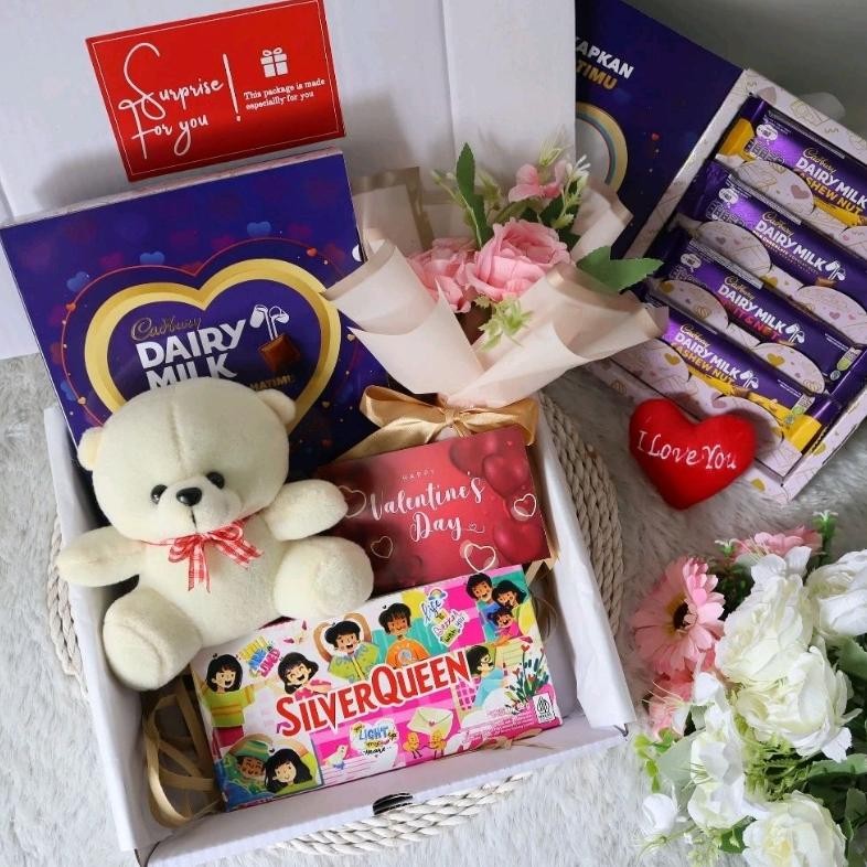 

TERMURAH Hampers Valentine Cadbury SilverQueen | Kado Valentine Ultah Sempro Wisuda Pacar Cewek Cowok Na-138