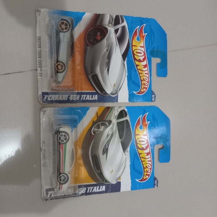 Hotwheels Sepasang Ferrari 458 Italia