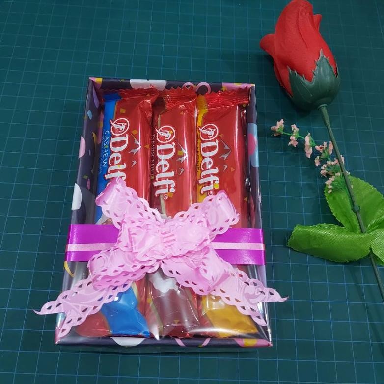 

uk-12 mini hampers , coklat box murah , cokelat hadiah , snack box murah Murah