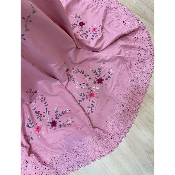 Miliki Mukena Sulam Khadijah Bukittinggi