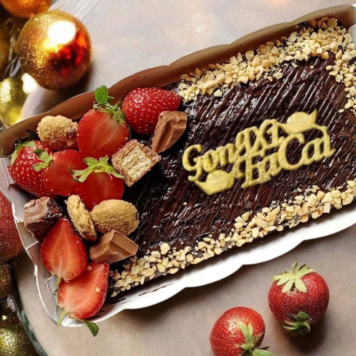 

Fudgy Brownie strawberry Hampers
