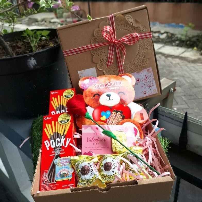 

SPECIAL Hampers Silverqueen Bear hampers love silverqueen beruang chungkybar bear hampers valentine hampers coklat murah hampers pacar TR21