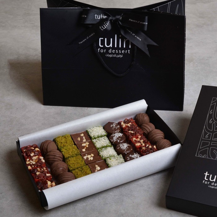 

mix dessert gift box, mewah, elegant, dessert kurma dates, parcel eid