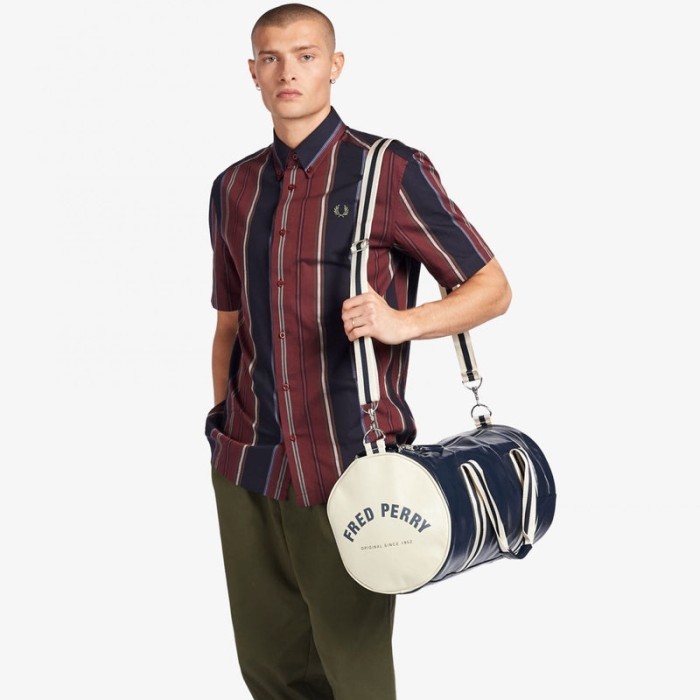 FRED PERRY CLASIC BARREL BAG - NAVY/ECRU