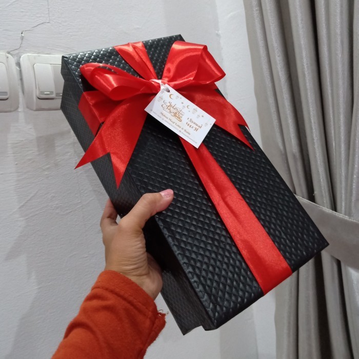 

Kotak Kado / Box Gift Ukuran Luar 30X15 Tinggi 8Cm