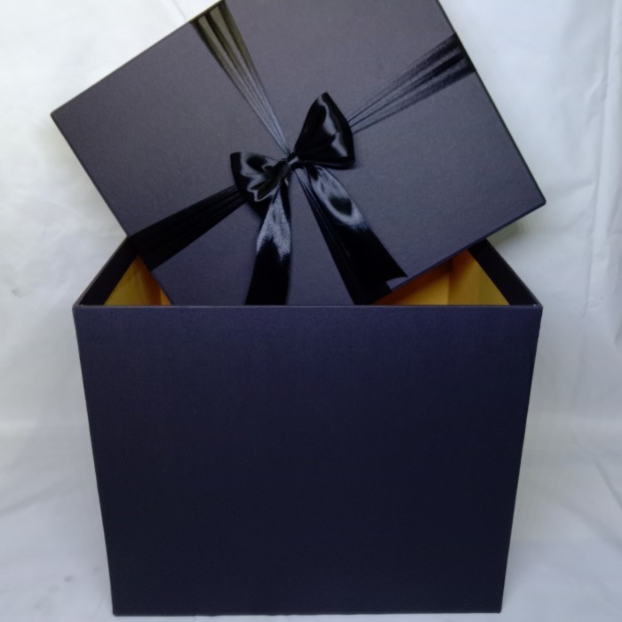 

Kotak Kado Gift Box + 35X30X30 Cm + Berpita
