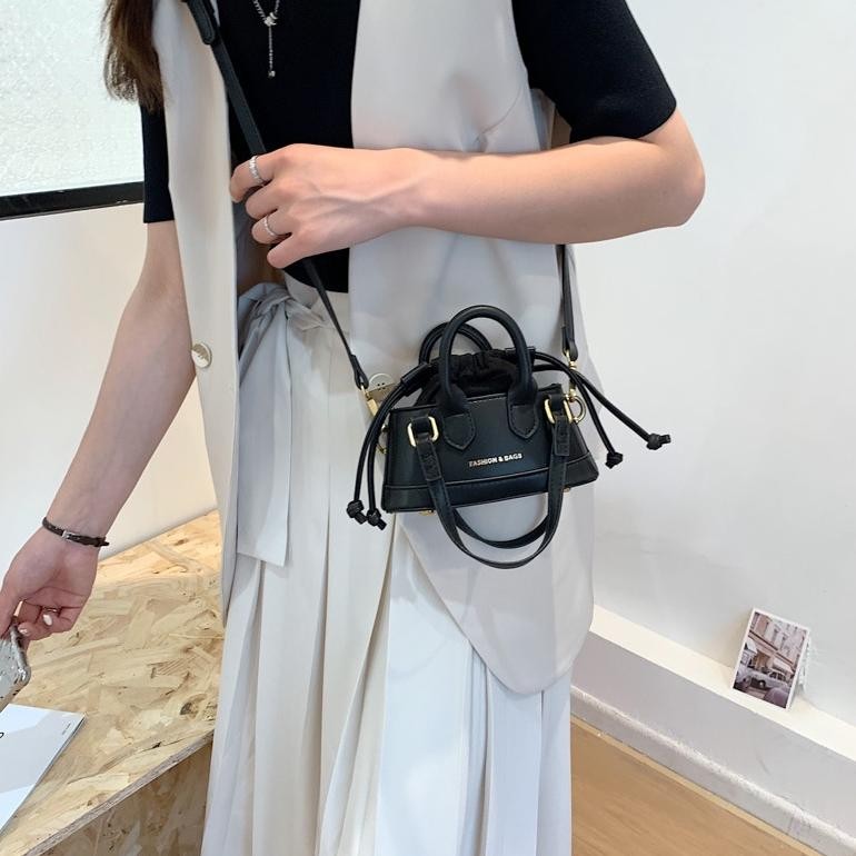 Up15 WEIYI - Premium Sling Bag Warna Hitam dan Fuschia Tas Selempang Wanita Murah Tas Lucu Tas murme