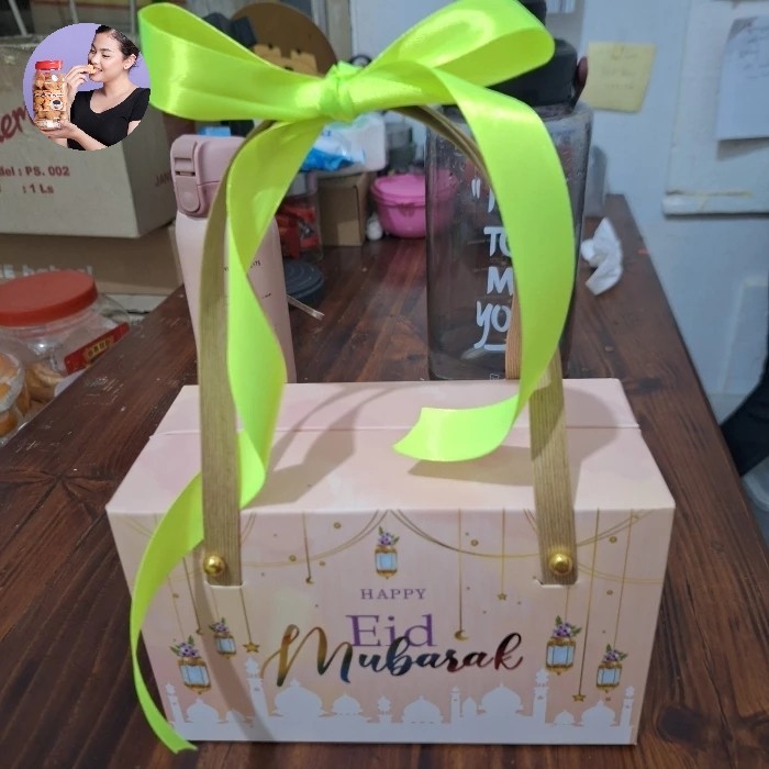 

New! HAMPER PREMIUM BUTTER LEBARAN IDUL FITRI HARI RAYA. KUE PREMIUM. PACKAGING PREMIUM. Limited edition - Salju coklat Lebaran