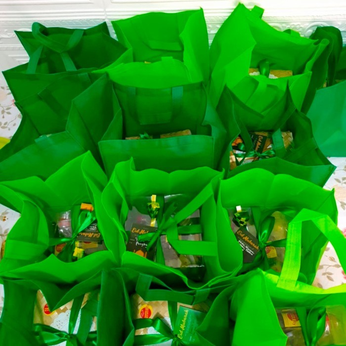 

PARCEL HAMPERS LEBARAN IDUL FITRI SET BESEK PAKET GIFT MAKANAN PEMPEK