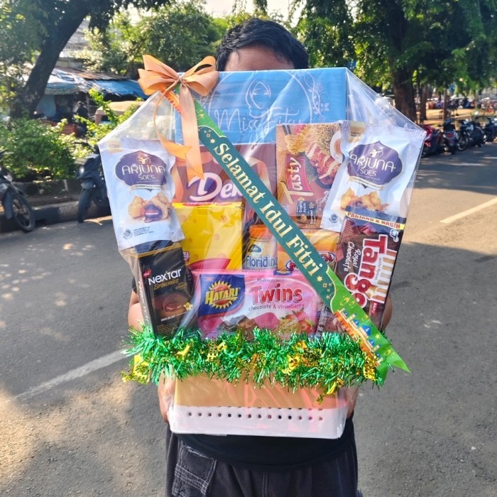 

READY PARCEL LEBARAN IDUL FITRI COOKIES SNACK SIRUP DAN SAJADAH