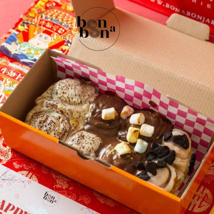 

CHINESE NEW YEAR HAMPERS/KUE KAYU MANIS/ROTI MANIS/CINNAMON ROLL