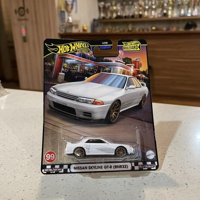 HARGA SPESIAL HOT WHEELS PREMIUM NISSAN SKYLINE GTR BNR 32 GODZILLA WHITE JAPAN STICKER