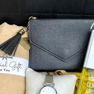 

HAMPERS HIJAB KADO GIFT BOX HADIAH KADO ULANG TAHUN CEWEK Boneka Buket Terlaris