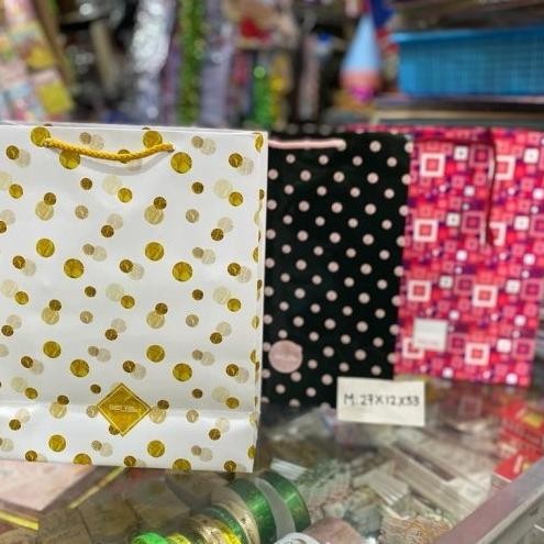 

favorit] Paper Bag Kado / Paper Bag Sedang 27 x 12 x 33 cm / Goodie bag