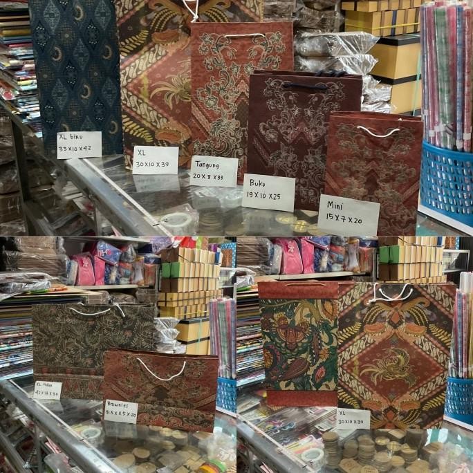 

=====] Paper Bag Motif Batik 19,5 x 10 x 25 / Goodie Bag Buku Batik