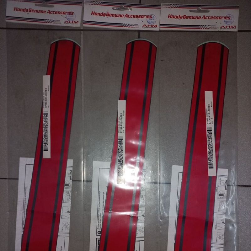 871X0K15L00RED – STICKER CB150R RED, STIKER SPAKBOR DEPAN DAN TAILIGHT MERAH CB 150R NEW ORI AHM