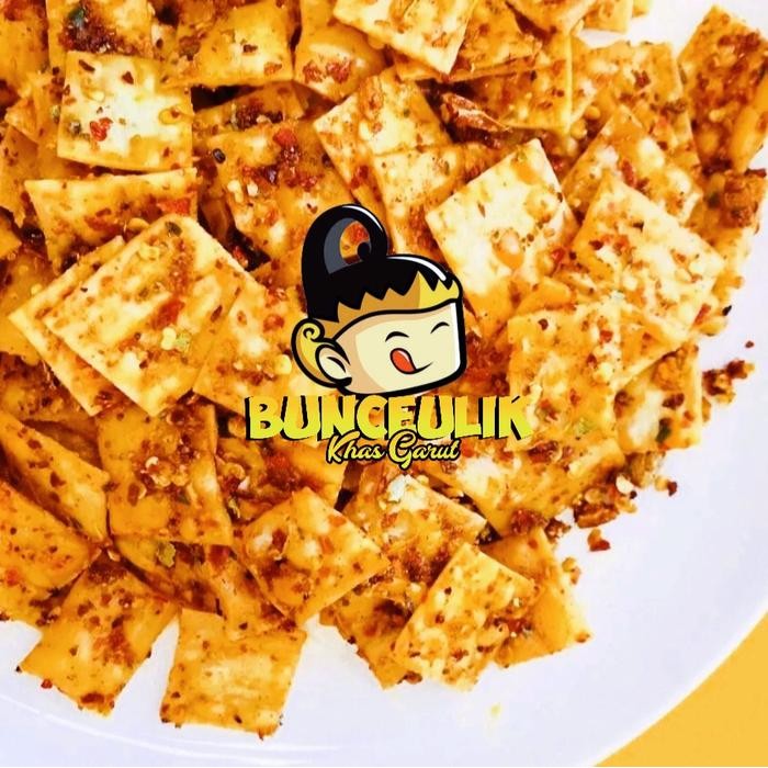

BERKUALITAS Pangsit Goreng Pedas Daun Jeruk 500gram (Pangsit kriuk/sebring pangsit goreng /pangsit