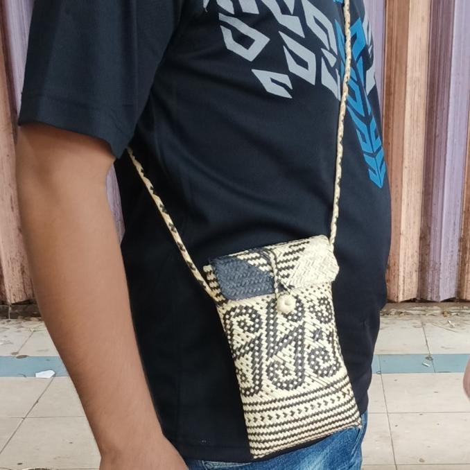 Tas Hp. Tas Rotan Tali Selempang. Tas Rotan Khas Kalimantan KALI