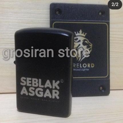 

Terlaris Zippo Seblak Custom Logo Ukir Grafir Nama Kado Korek Hitam Ready Stok