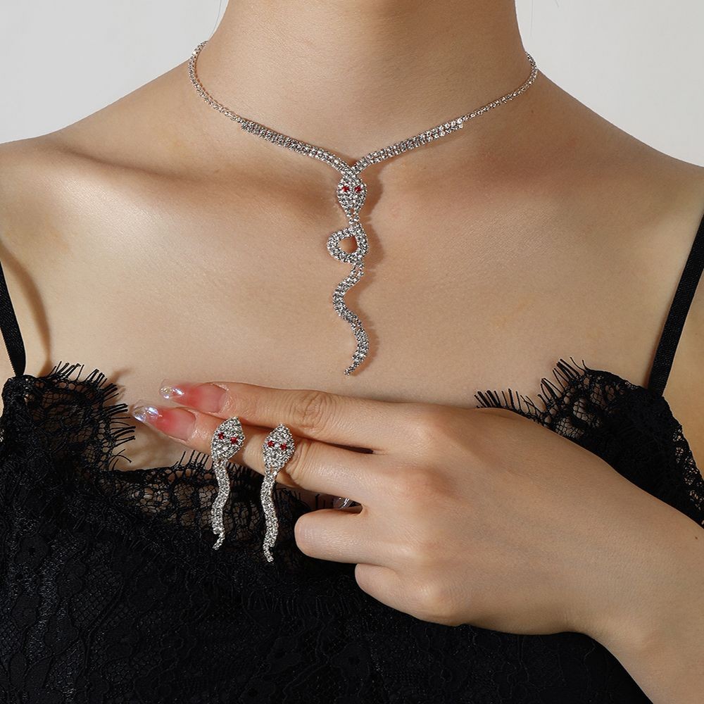 Set Anting dan Kalung Perak Berbentuk Ular Yang Berlebihan