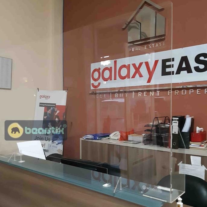 

Sekat Akrilik Kasir Pembatas Meja Etalase Apotik Kantor Table Divider