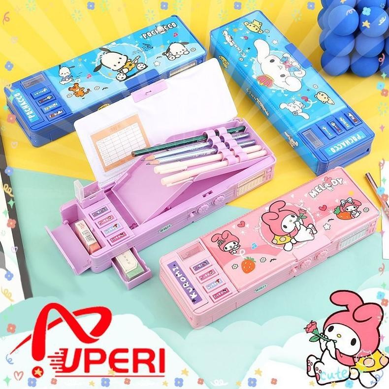 

ORIGINAL KOTAK PENSIL/Bahan Tahan Air Kuromi Tempat Pensil Password /Multifungsi Lapis Ganda Berkapasitas Besar Lucu- Termasuk Rautan Pensil Kotak Alat Tulis TC21