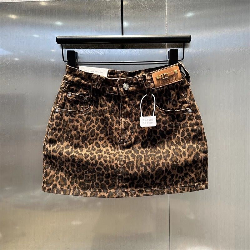 

Rok Denim Bodycon Elastis Warna Kopi Motif Macan Tutul