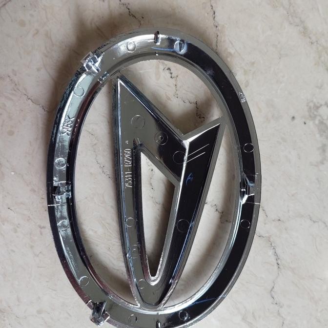 Emblem Depan Mobil All New Xenia / Luxio Tahun 2015-2019 Original