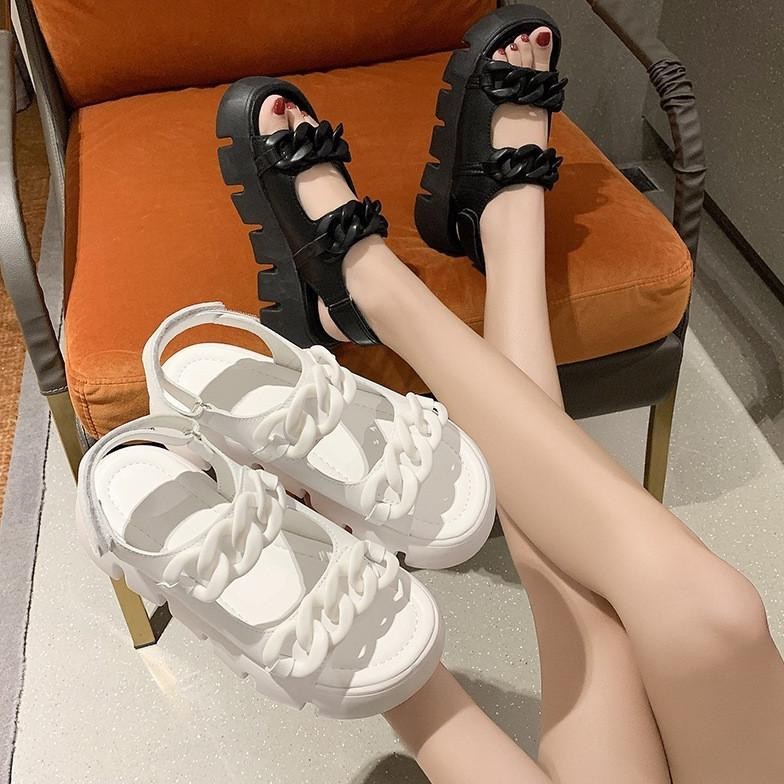 1865 Sepatu Sneakers Heels Wanita Docmart Hitam