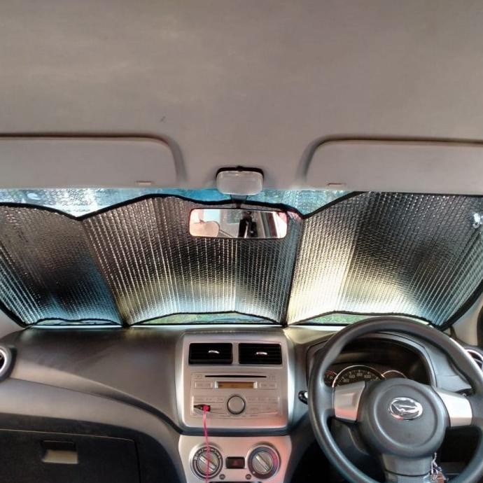 tutup kaca depan mobil