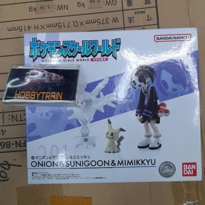 POKEMON SCALE WORLD GALAR ALLISTER & MIMIKYU & CURSOLA FIGURE SET