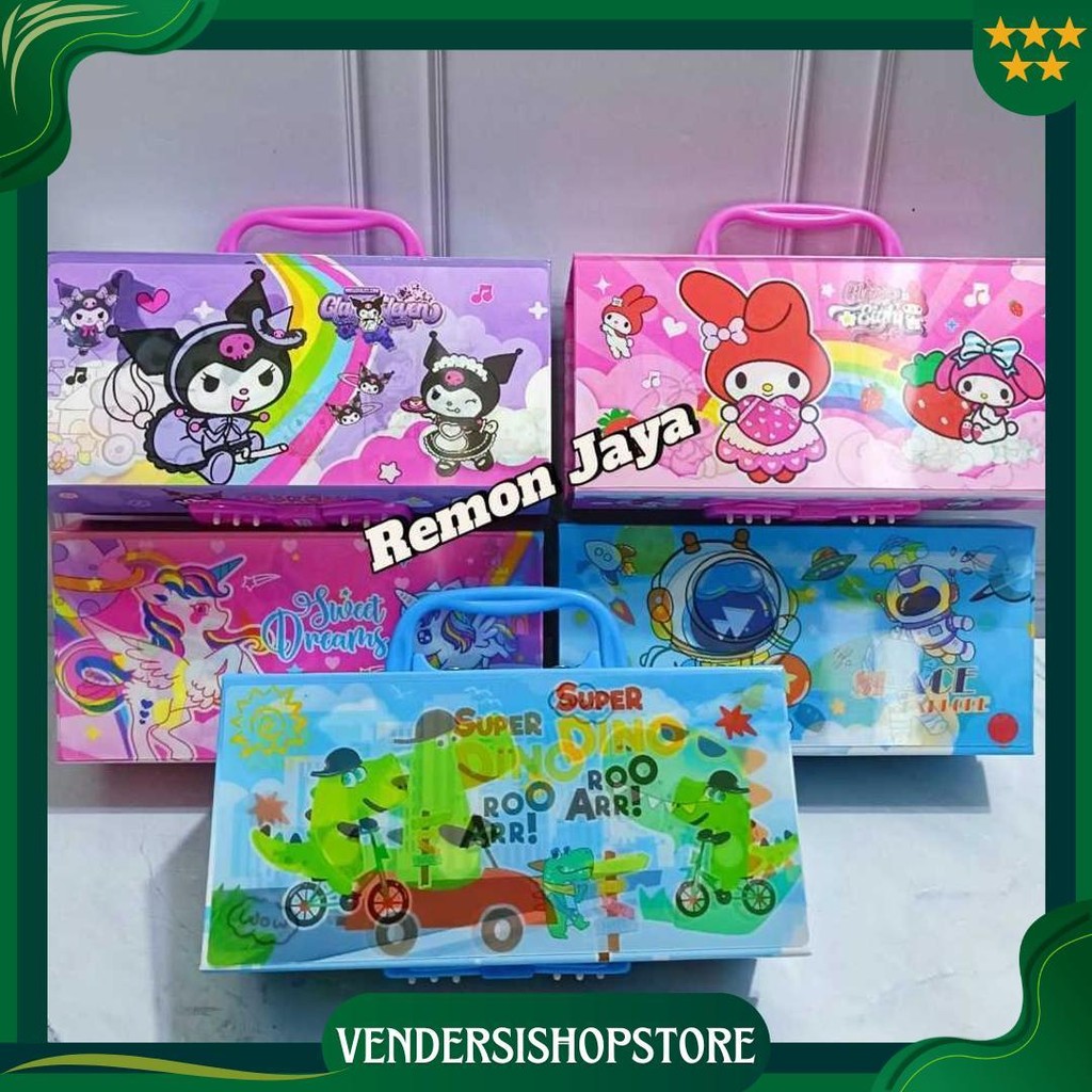 

Promo Cod Kotak Pensil 3D / Tempat Pensil 3 Tingkat Model Koper Ada Kode Gambar Cewek Cowok Best Seller