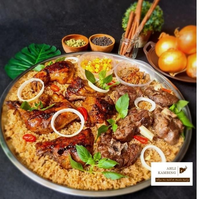 

Tampah Spesial -Nasi Kebuli/Mandhi Lauk Mix Kambing Goreng -Ayam