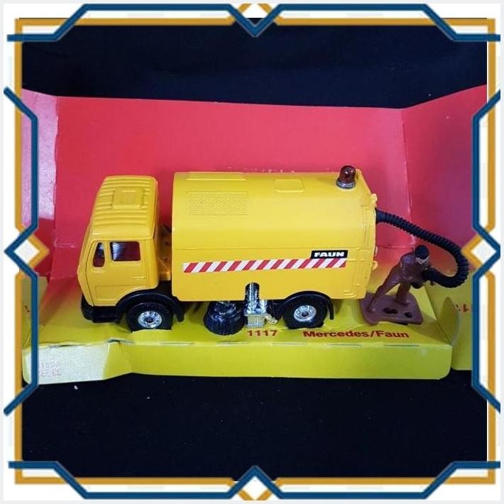 [BPI] CORGI 1117 ENGLAND MERCEDES FAUN SWEEPER TRUCK