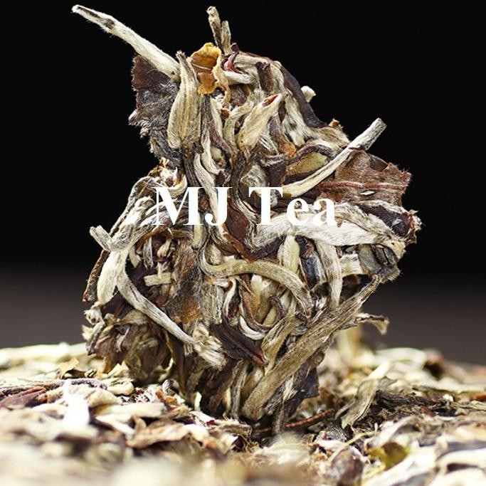 

Sale Puerh Raw Tea Yunnan Moonlight White One Bud Two Leaves 357Gr
