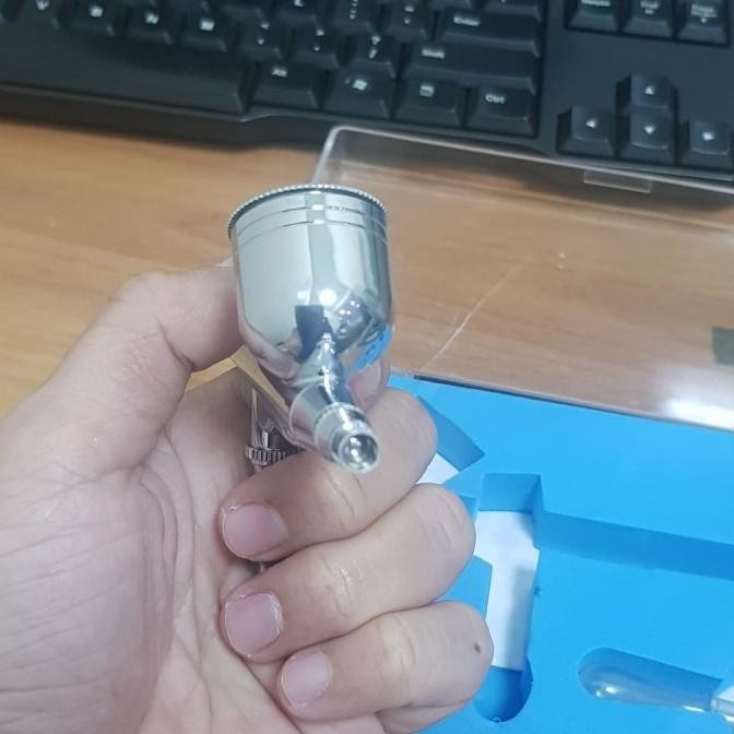 

air brush / paint brush