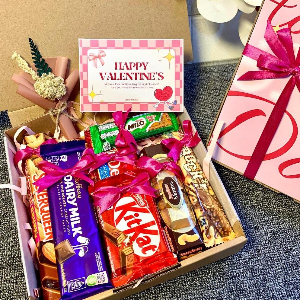 

Kado Ulang Tahun Cewek Cowok Wisuda Ultah Hampers Coklat Valentine Gift Box Birthday