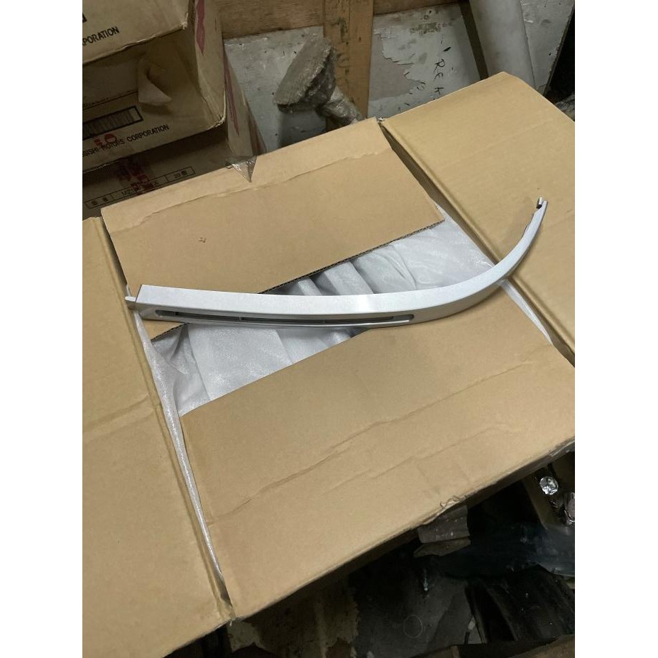 Kumis lampu list grill suzuki futura Cover Mobil