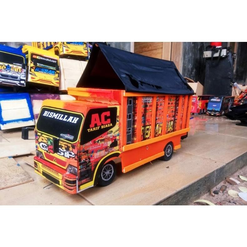 mainan dan miniatur truk oleng murah bhan kayu+triplek